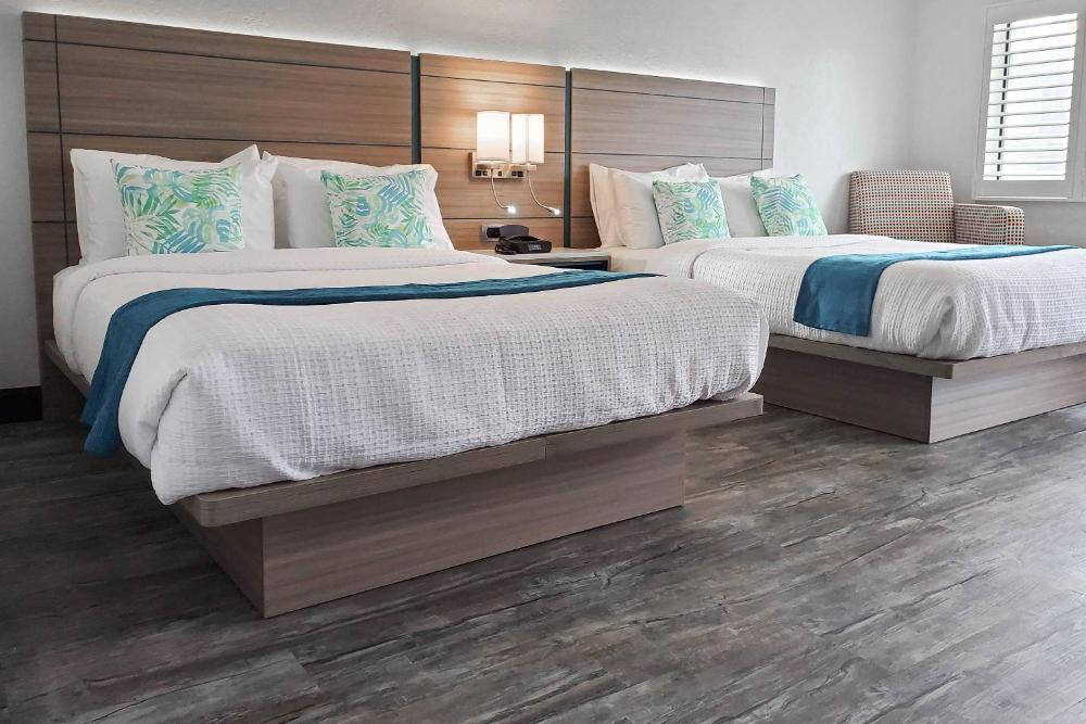 Queen Suite with Two Queen Beds - Non-Smoking interior